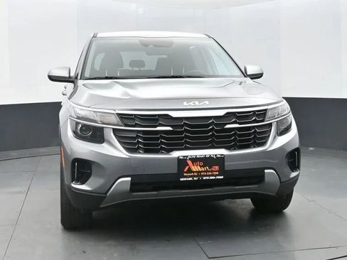 Used 2024 Kia Seltos LX image 3
