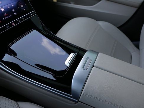 Used 2022 Mercedes-Benz C 300 Sedan image 25