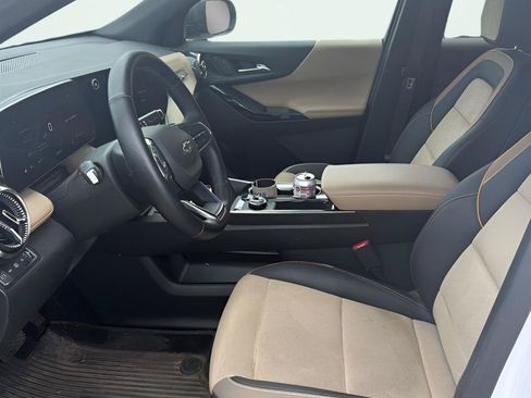 Used 2025 Chevrolet Equinox ACTIV w/ Safety and Technology Package AWD/4WD image 9
