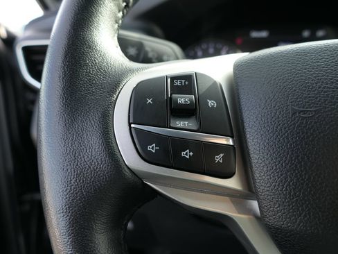 Used 2024 Ford Explorer XLT w/ Equipment Group 202A AWD/4WD image 15