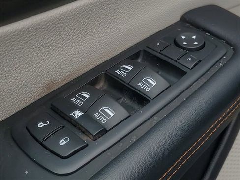 Used 2017 Chrysler Pacifica Touring-L Plus image 14