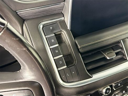 Used 2022 GMC Yukon XL SLT image 16