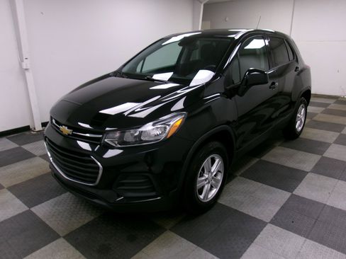 Used 2022 Chevrolet Trax LS w/ Tint and Cruise Package AWD/4WD image 1