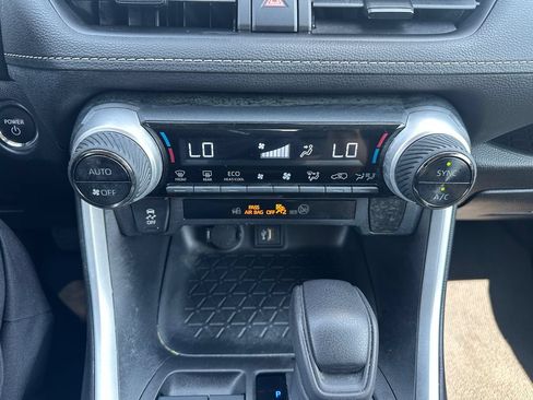 Used 2023 Toyota RAV4 XLE AWD/4WD image 17