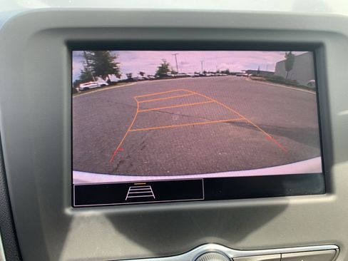 Used 2024 Chevrolet Equinox LT FWD image 33