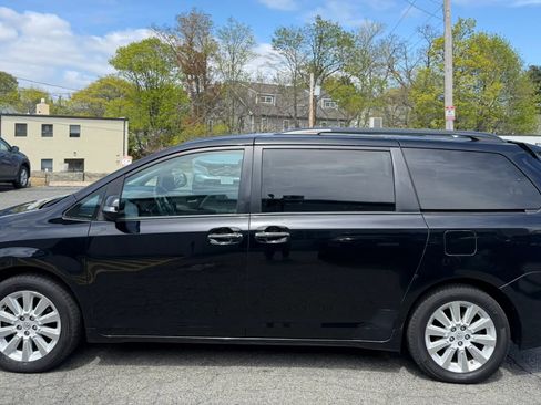 Used 2015 Toyota Sienna Limited AWD/4WD image 8