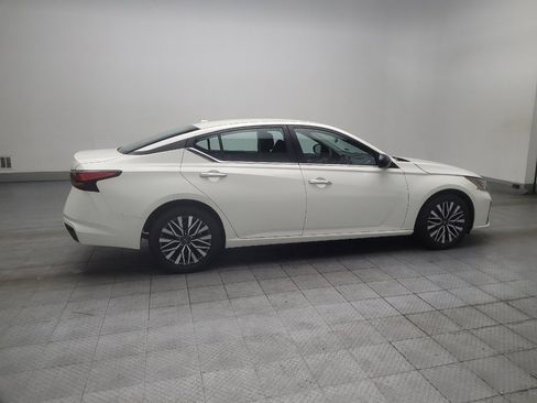 Used 2025 Nissan Altima 2.5 SV FWD image 10
