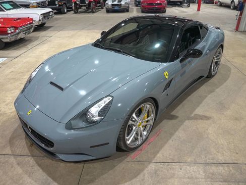 Used 2010 Ferrari California image 26