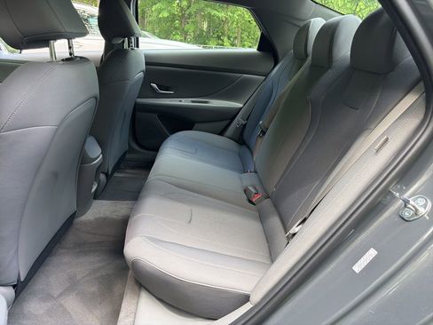 Certified 2024 Hyundai Elantra SE FWD image 13