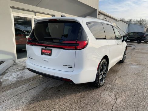 New 2026 Chrysler Pacifica Limited w/ S Appearance Package image 5