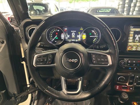 Used 2022 Jeep Wrangler Unlimited Rubicon 4xe w/ Cold Weather Group AWD/4WD image 12