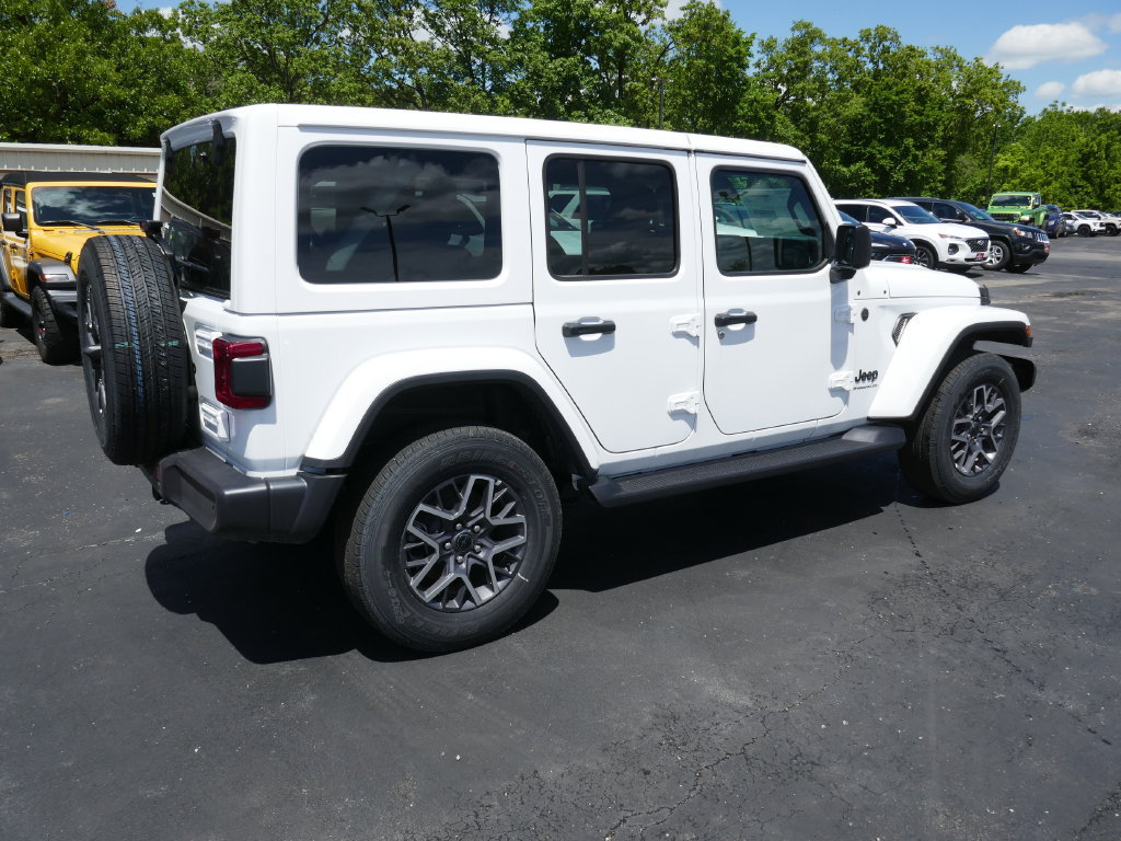 New 2026 Jeep Wrangler Unlimited Sahara AWD/4WD image 3
