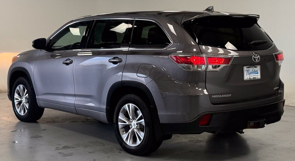 Used 2015 Toyota Highlander LE AWD/4WD image 4