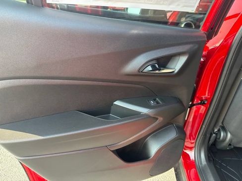 New 2026 Chevrolet Trax RS w/ Sunroof Package FWD image 35