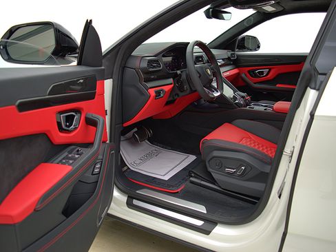 Used 2022 Lamborghini Urus AWD/4WD image 52