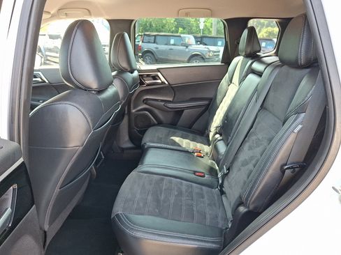 Used 2023 Mitsubishi Outlander SE AWD/4WD image 10