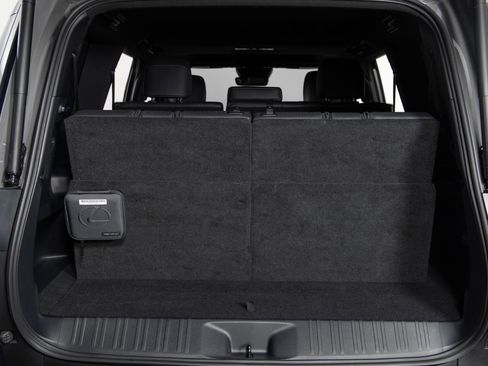 Used 2024 Lexus GX 550 w/ Accessory Package (2T) image 21