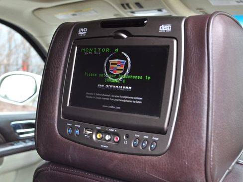 Used 2013 Cadillac Escalade Platinum image 17
