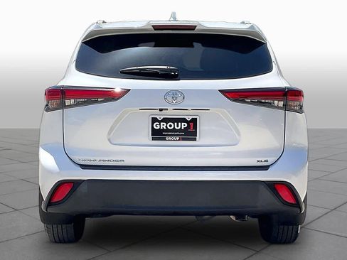 Used 2023 Toyota Highlander XLE FWD image 5