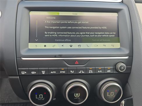 Used 2020 Jaguar E-PACE SE image 22