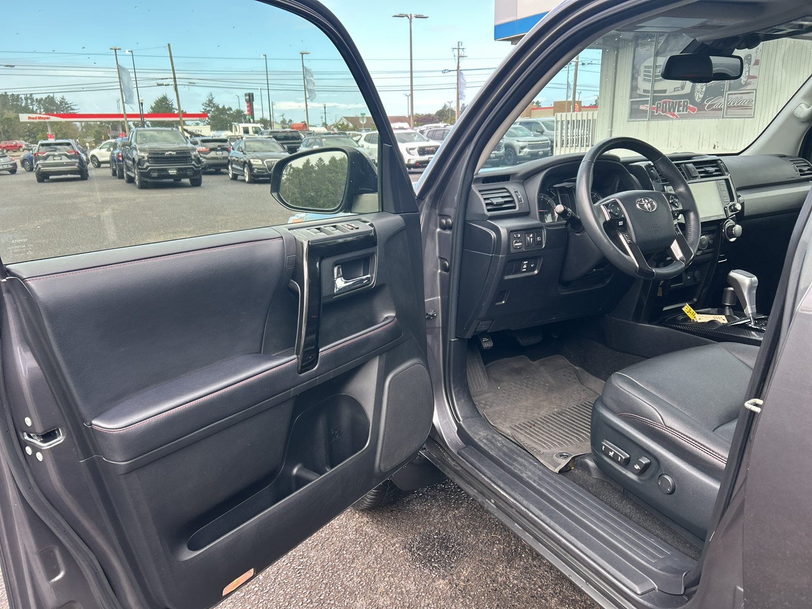Used 2022 Toyota 4Runner TRD Off-Road Premium w/ Moonroof Package AWD/4WD image 10