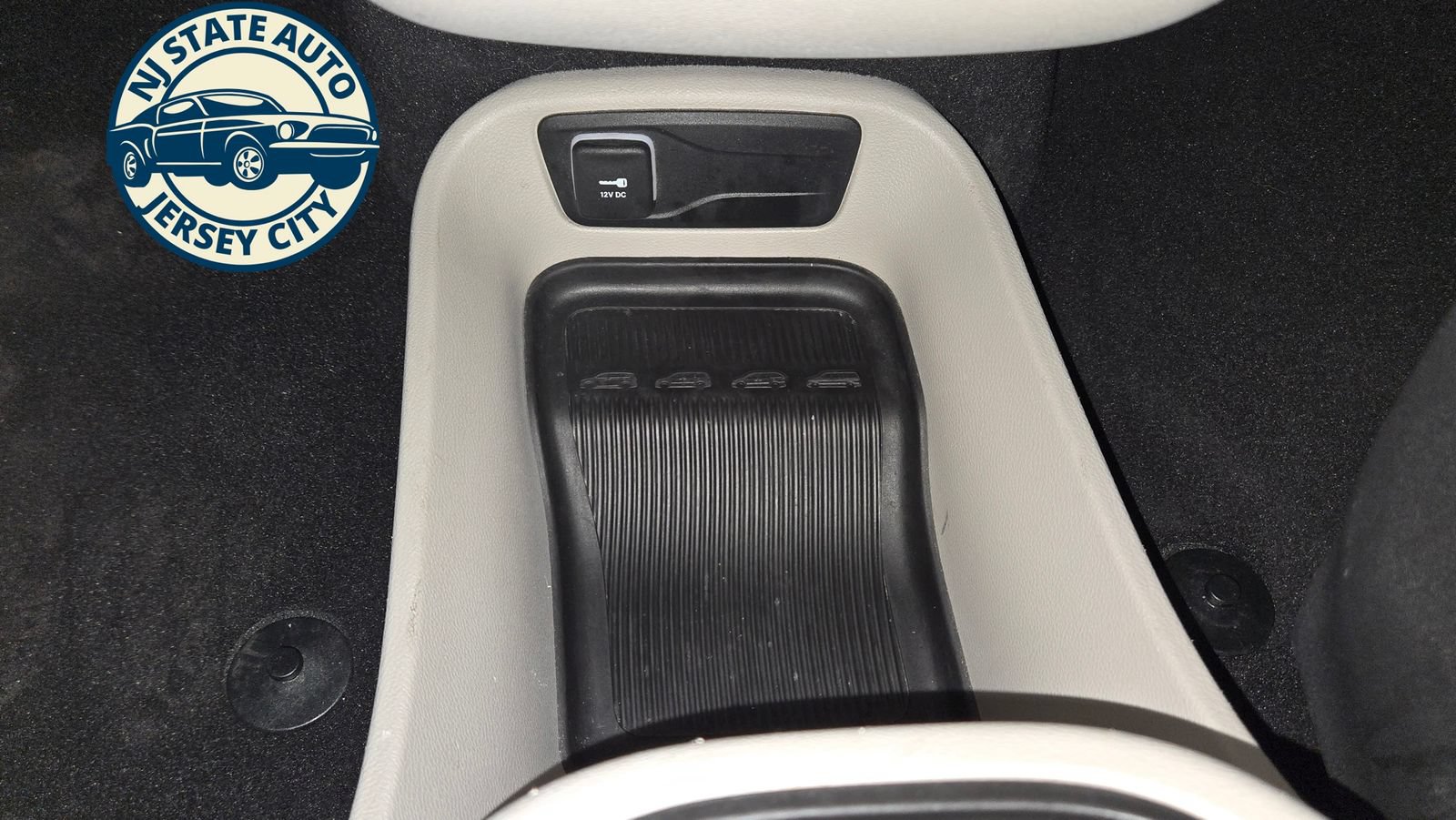 Used 2024 Chrysler Pacifica Limited FWD image 24