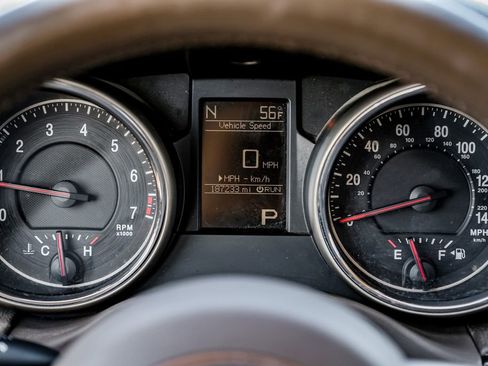 Used 2011 Jeep Grand Cherokee Laredo w/ Security & Convenience Group image 17