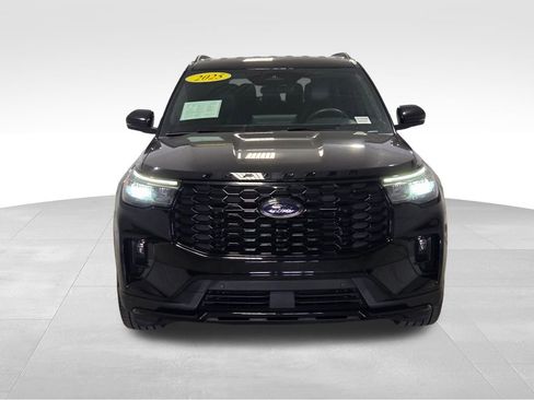 Used 2025 Ford Explorer ST-Line w/ ST-Line Street Pack image 17