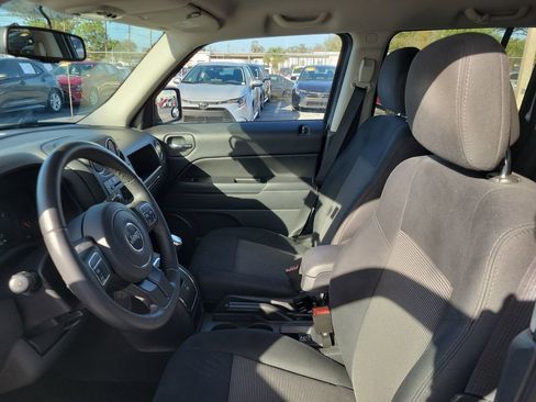 Used 2012 Jeep Patriot Latitude w/ Altitude Pkg image 16