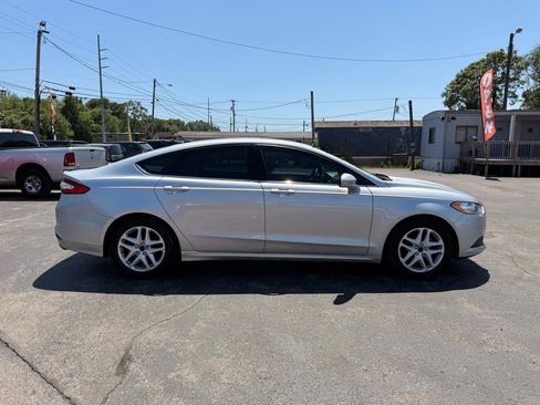 Used 2016 Ford Fusion SE FWD image 7
