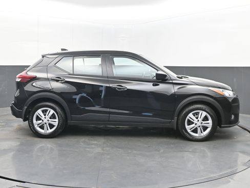 Certified 2025 Nissan Kicks Play S image 8