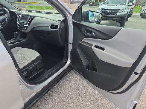 Used 2020 Chevrolet Equinox LS image 41