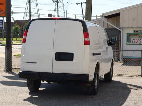 Used 2020 Chevrolet Express 3500 w/ Driver Convenience Package RWD image 8
