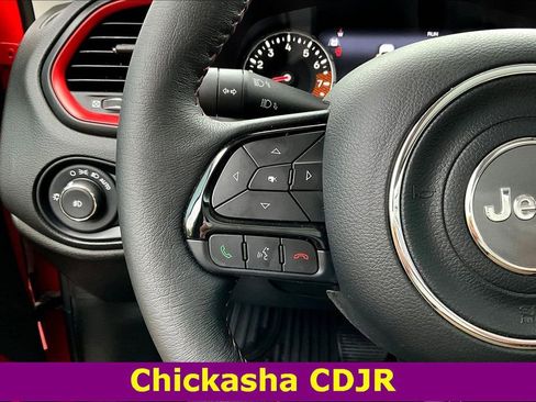 Used 2022 Jeep Renegade Latitude w/ Sun/Sound Group image 11