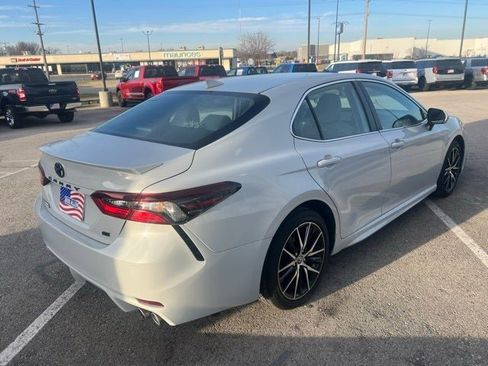 Used 2023 Toyota Camry SE image 5