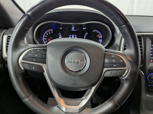 Used 2018 Jeep Grand Cherokee Laredo AWD/4WD image 16