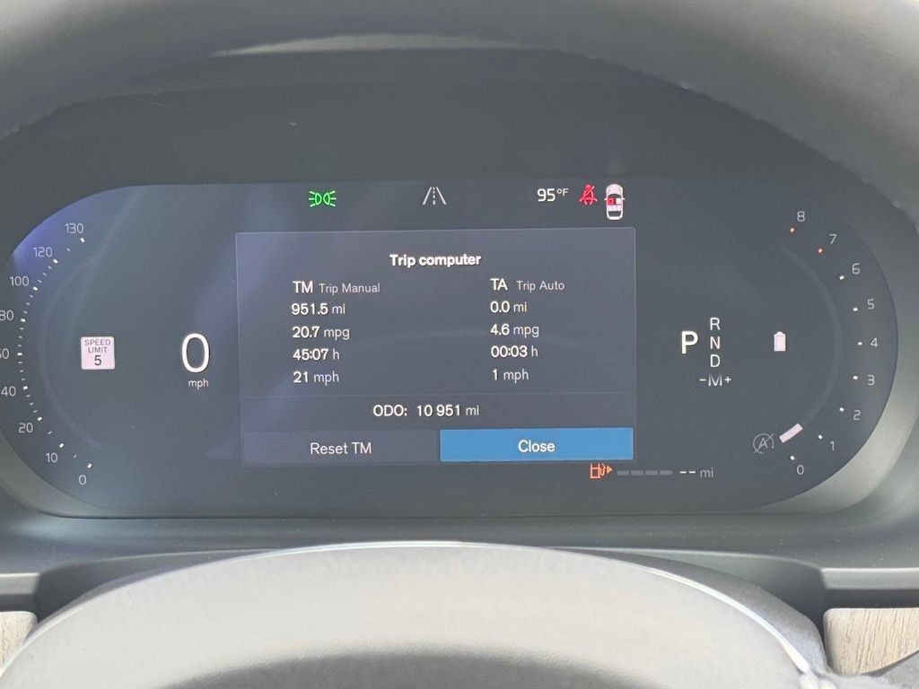 Certified 2025 Volvo V90 B6 Cross Country Ultra AWD/4WD image 12