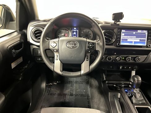 Used 2020 Toyota Tacoma TRD Off-Road AWD/4WD image 18