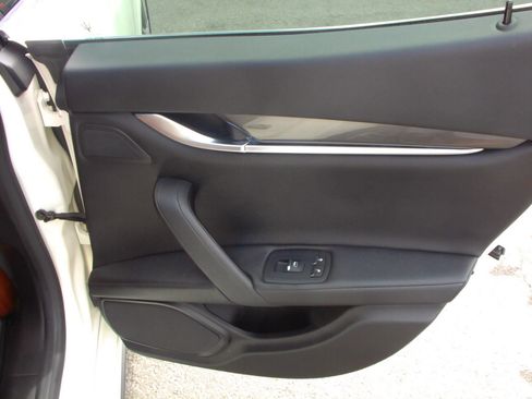 Used 2018 Maserati Ghibli RWD image 21