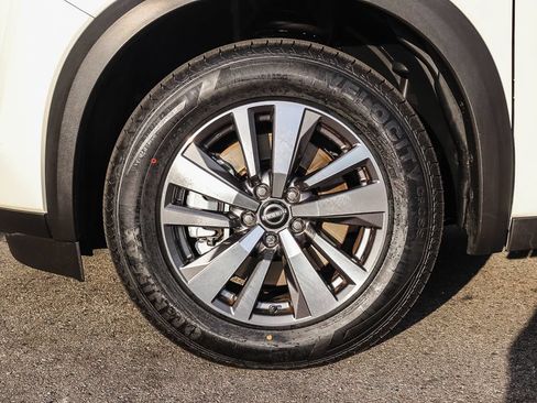 Used 2023 Nissan Pathfinder SL FWD image 10