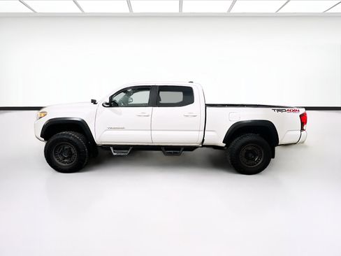 Used 2018 Toyota Tacoma TRD Off-Road w/ Technology Package AWD/4WD image 20