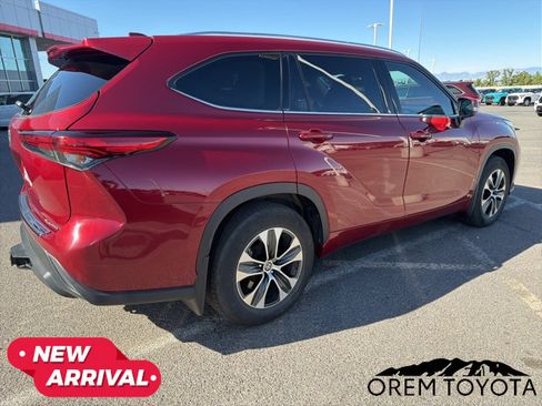 Used 2020 Toyota Highlander XLE AWD/4WD image 17