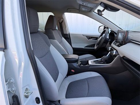 Used 2020 Toyota RAV4 XLE image 27