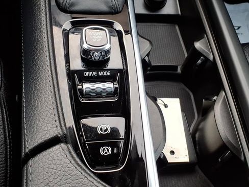 Used 2020 Volvo XC90 T6 Momentum w/ Protection Package Premier image 20
