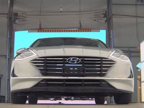 Used 2022 Hyundai Sonata SE FWD image 2
