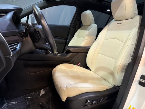 Used 2019 Cadillac XT4 Sport w/ Cold Weather Package AWD/4WD image 5