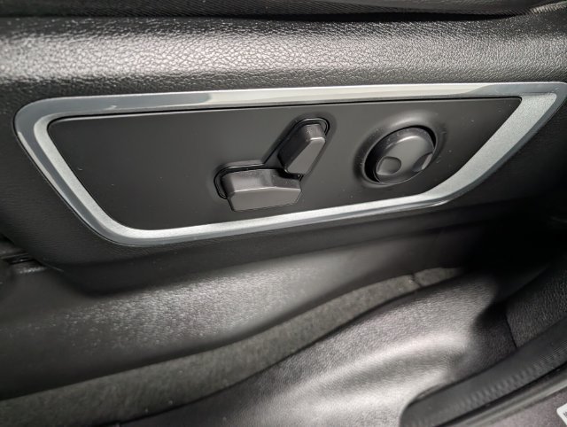 Used 2023 RAM 1500 Laramie AWD/4WD image 10