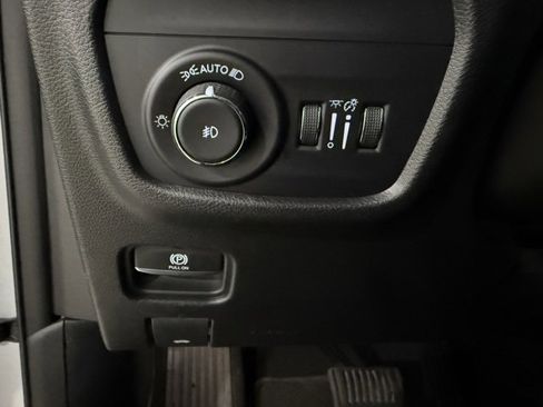 Used 2023 Jeep Grand Cherokee Limited image 14