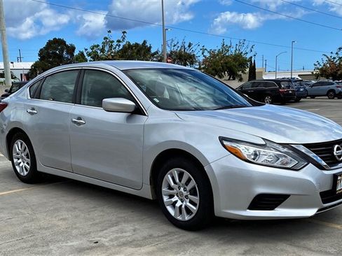 Used 2016 Nissan Altima 2.5 S w/ Power Driver Seat Package FWD image 3