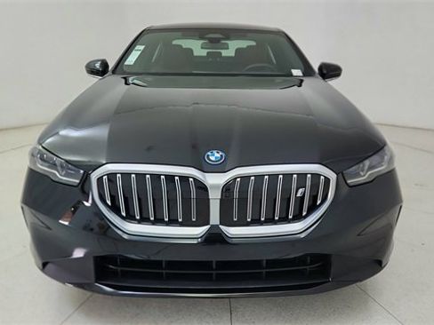 Used 2024 BMW i5 eDrive40i w/ Premium Package image 2